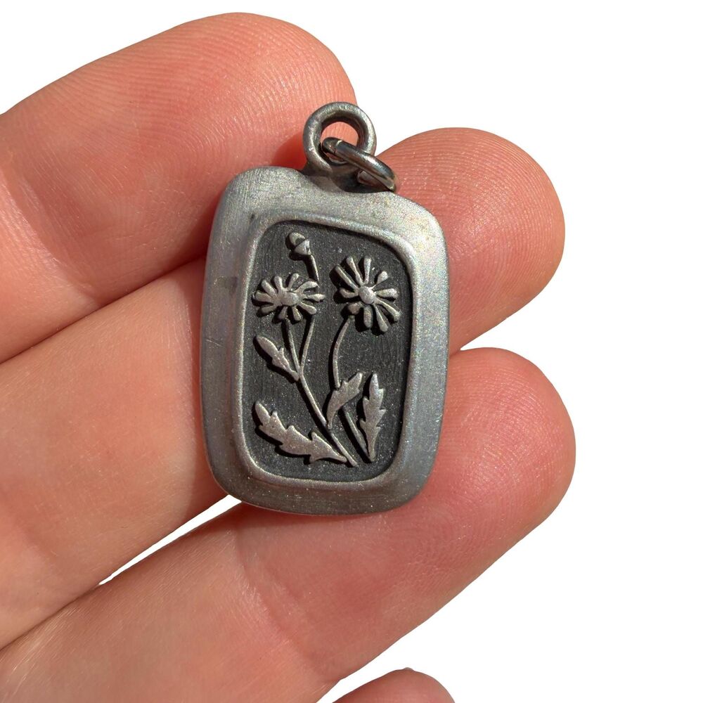 Tennesmed Sweden Vintage Daisies Flower Pendant Pewter
